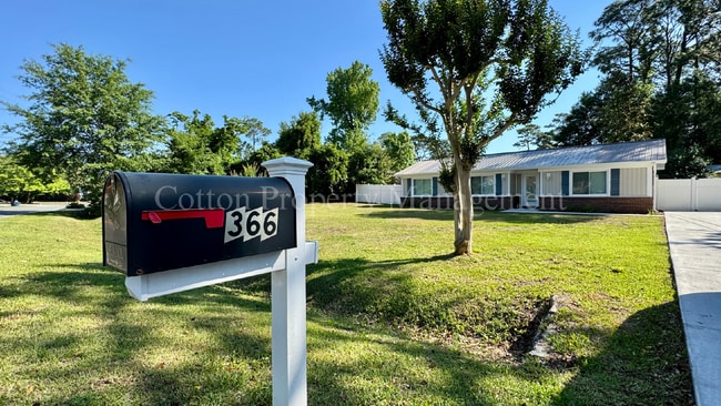 Photo - 366 Lullwater Dr House