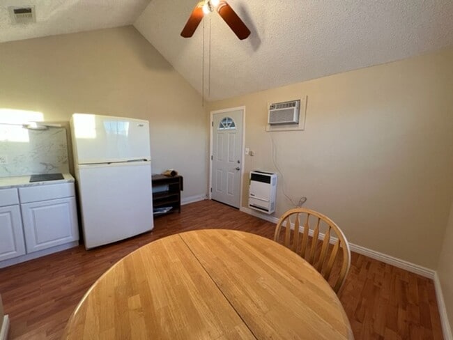 Building Photo - RV T 2414