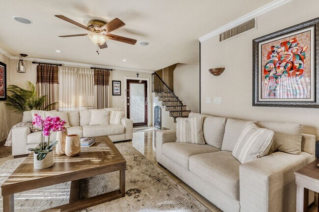 Building Photo - Furnished LVCC Beauty