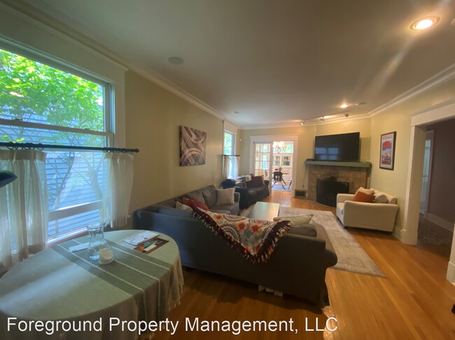 Building Photo - 5 br, 3 bath House - 4739  Latona Ave NE