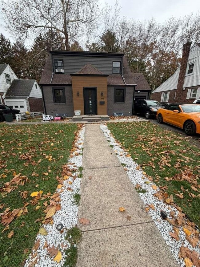 Building Photo - 996 Palisade Ave