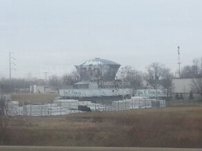 Building Photo - 1001 Weiss Ave