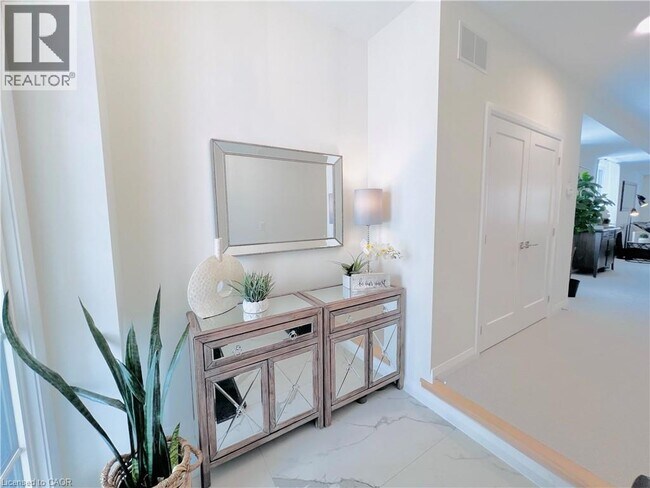 Building Photo - 100 Shady Oaks Trl