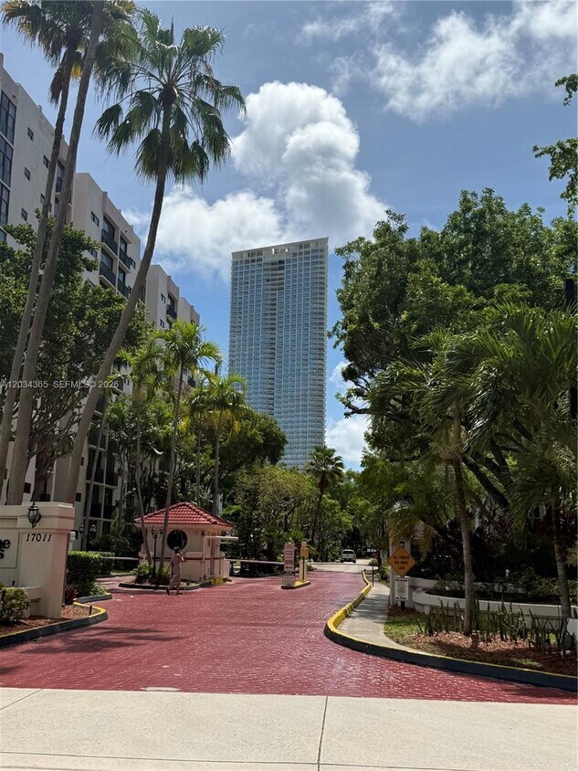 Foto del edificio - 17021 N Bay Rd