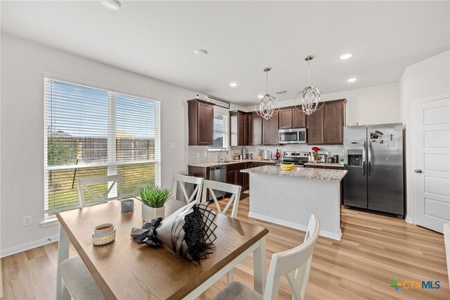 Foto del edificio - 918 James Parker Cir