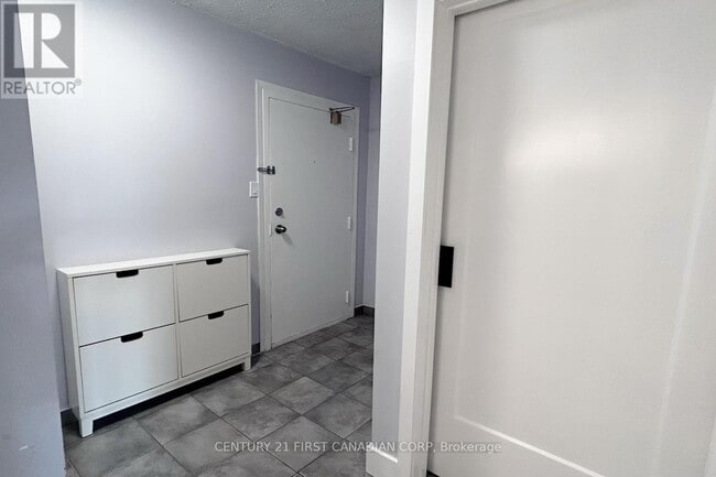 Building Photo - 1096 Jalna Blvd