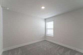 Building Photo - 10626 Whitejacket