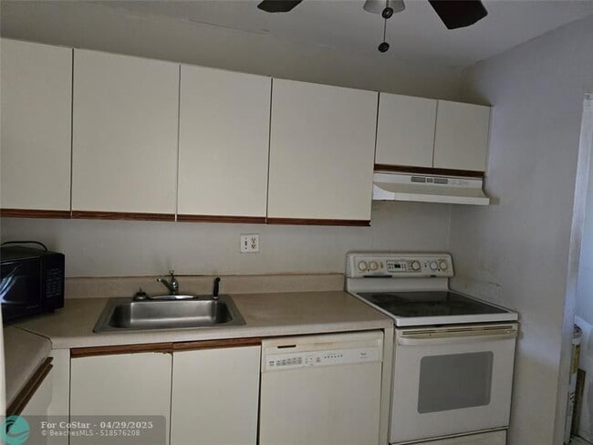 Building Photo - 7925 S Colony Cir