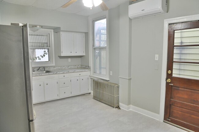 Building Photo - 1412 Green St