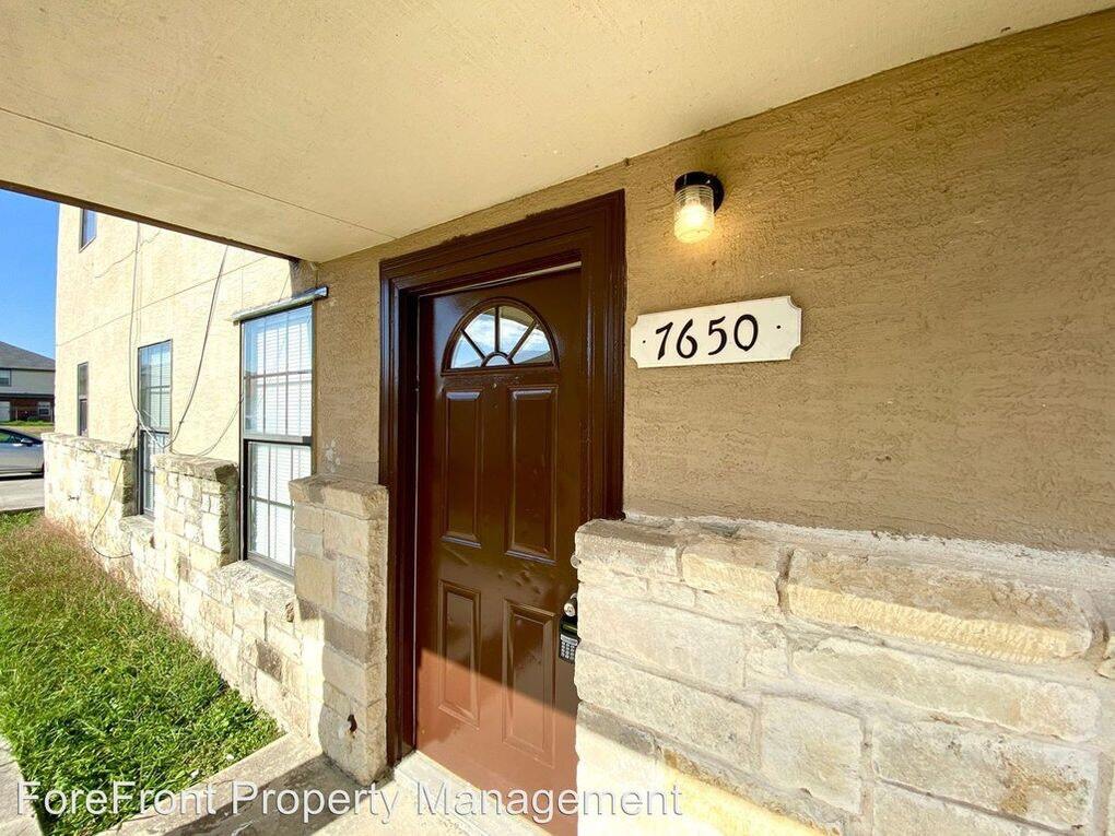Primary Photo - 7650 Oak Chase, Unit 7650