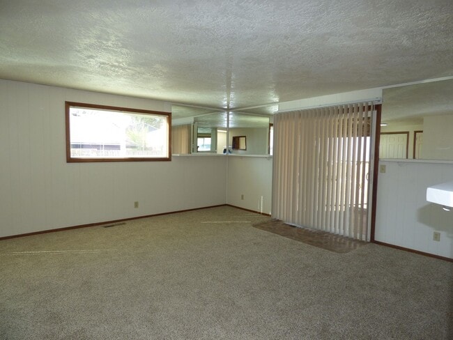 Foto del edificio - 2081 Elmwood Dr S