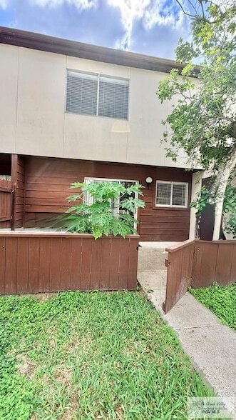Building Photo - 4601 Carmen Ave