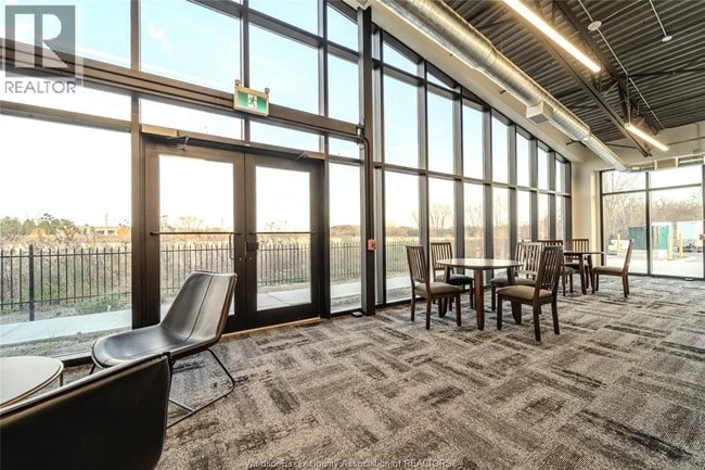 Building Photo - 1900 6th Conc