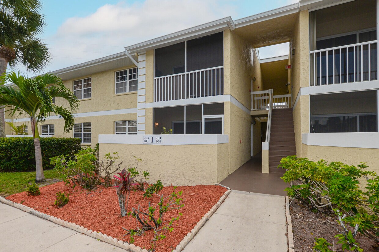 Foto principal - 1540 SE Royal Green Cir