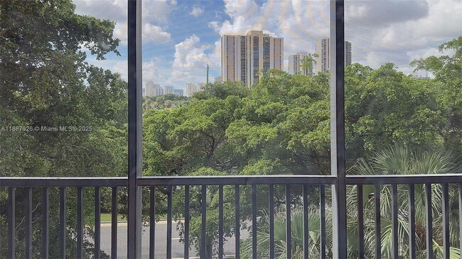 Foto del edificio - 3301 N Country Club Dr
