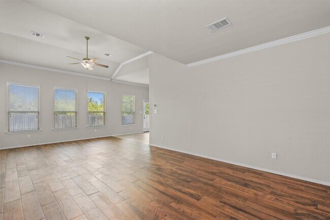 Foto del edificio - 220 Chickadee Ln