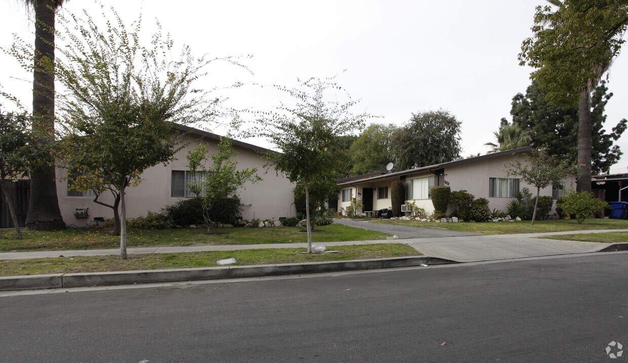Primary Photo - 7061-7105 Teesdale Ave