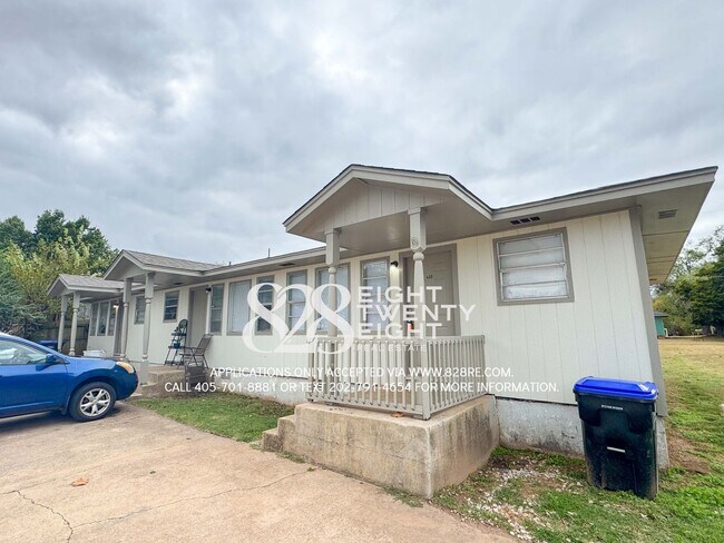 Foto del edificio - 2 Bed/1 Bath Triplex Home in Noble