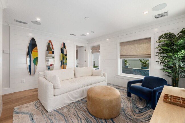 Building Photo - 16 5th St