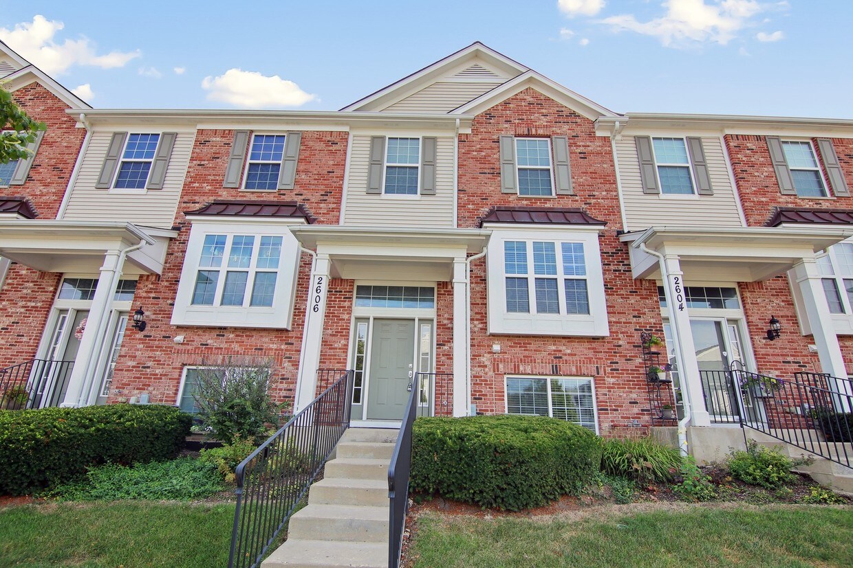 2606 Neubauer Circle, Lindenhurst, IL 60046 Townhome Rentals in