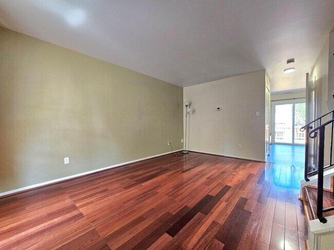 Foto del edificio - 8561 Southlawn Ct