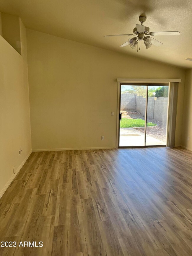 Building Photo - 1744 E Robin Ln