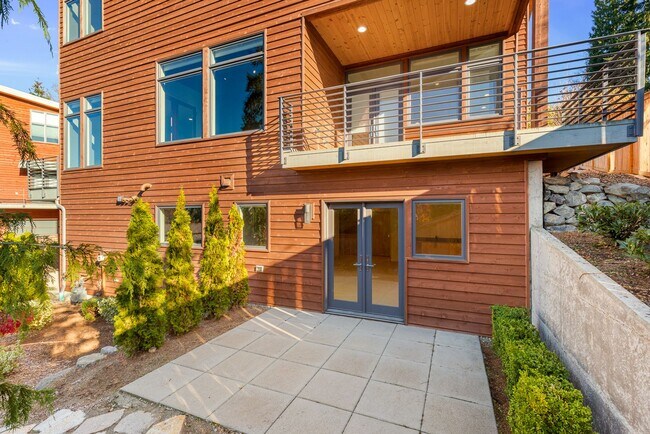 Foto del edificio - Gorgeous High End 4 Bedroom 4 Bath Newport