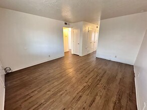 Building Photo - 3618 Lafayette Dr NE