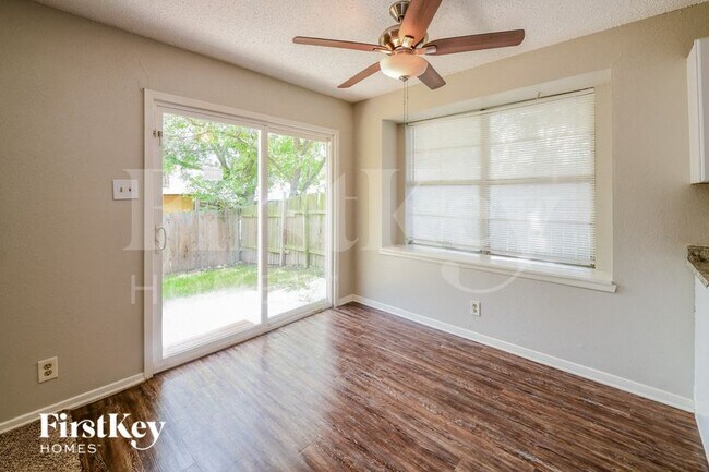 Foto del edificio - 702 Dana Dr