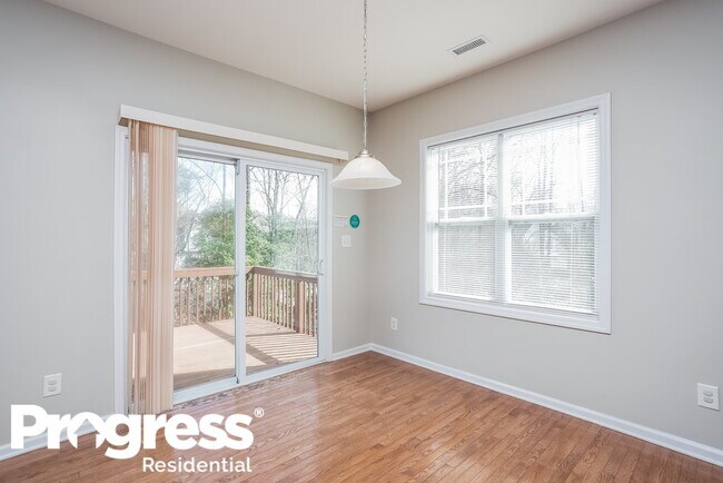 Building Photo - 200 Willowbrook Cir