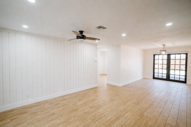 Building Photo - 3120 Sandspur Dr