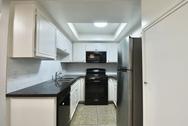 Foto del edificio - 5328 Riverton Ave