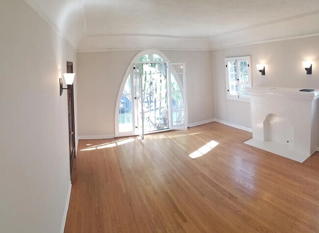 Foto del edificio - 341 N Curson Ave