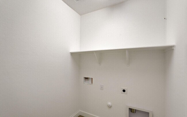 Building Photo - Stunning 3beds/2baths brand new home locat...