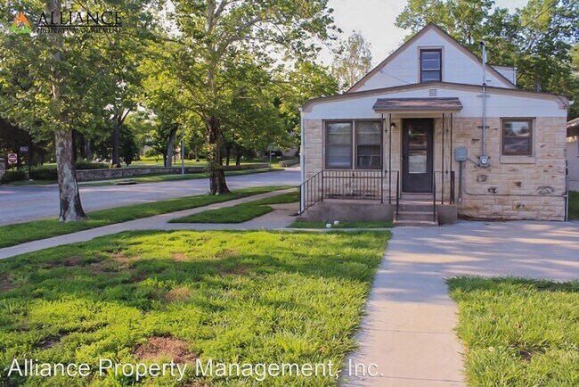 Building Photo - 4 br, 3 bath House - 1120 N. Manhattan Ave.