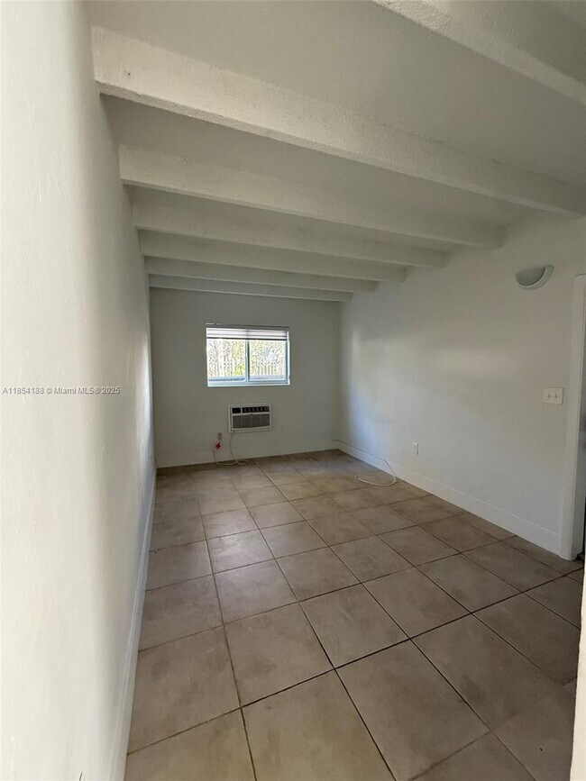 Foto del edificio - 747 NW 60th St