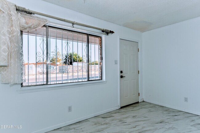 Foto del edificio - 4909 Winthrop Dr