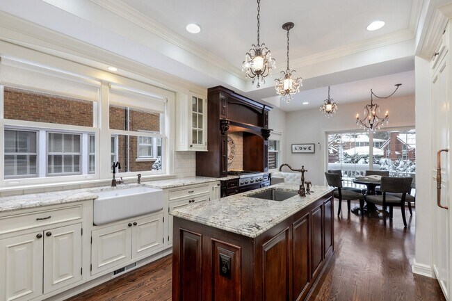 Foto del edificio - 624 Elmwood Ave