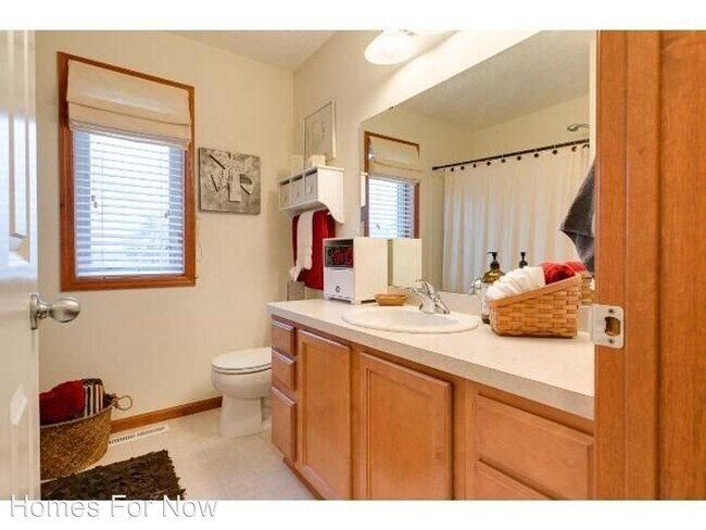 Building Photo - 3 br, 3 bath House - 21320 Hytrail Circle