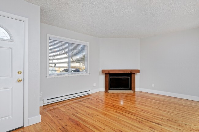 Building Photo - 1295 Benton St