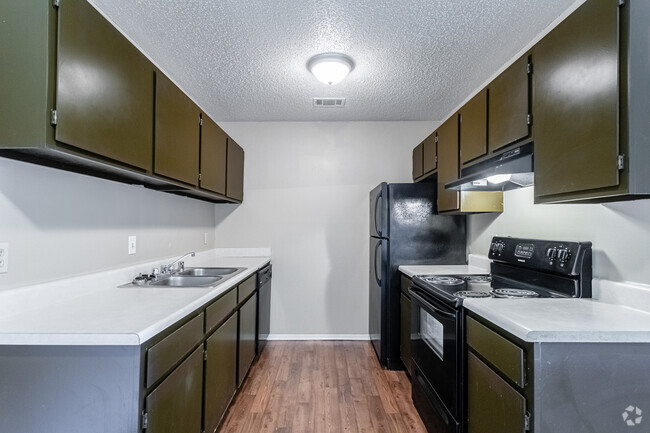 1BR, 1BA - 765SF - The Village Apartments