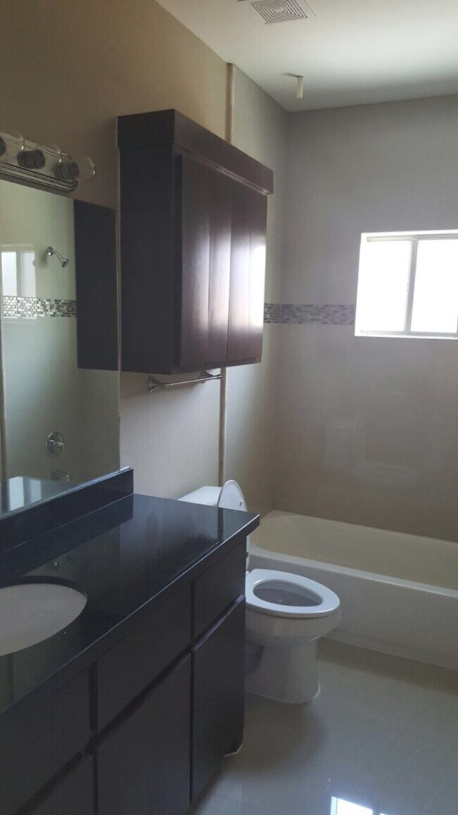 Foto del edificio - 4600 N Ebony St