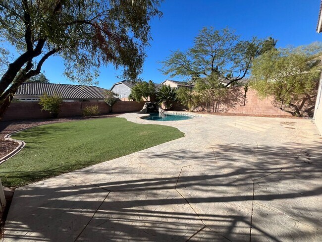 Building Photo - Stunning 5-Bedroom Home in Gated Community...