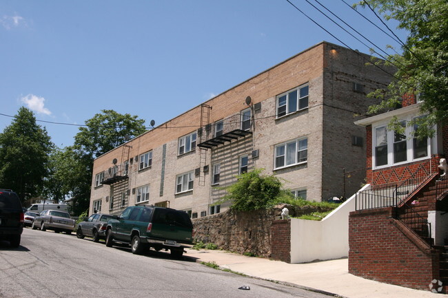 Building Photo - 51 Coursen Pl