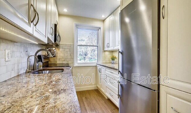 Foto del edificio - 7630 Tomlinson Ave