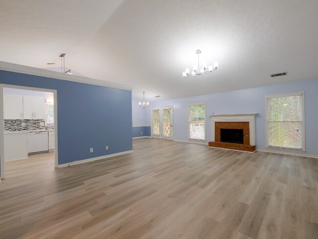 Building Photo - 2218 Willow Crest Cir