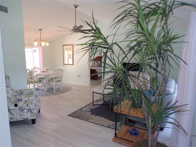 Foto del edificio - 15624 Hennipen Cir