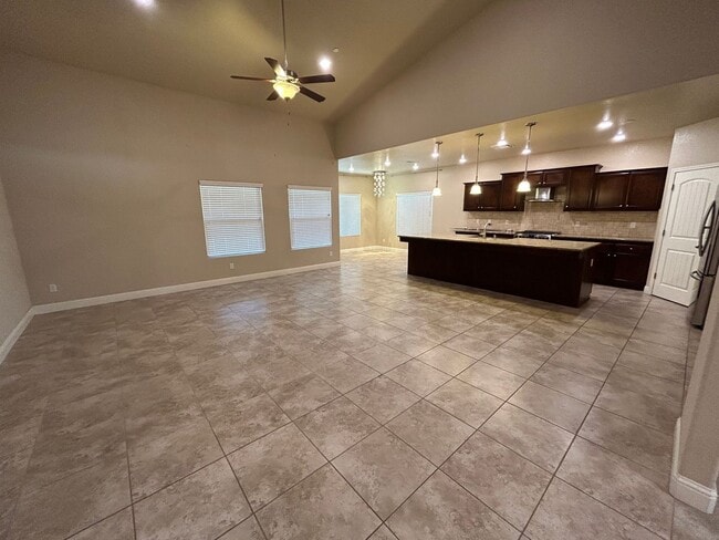 Foto del edificio - 3731 W Vine Ave