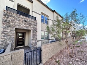 Building Photo - 329 Laurel Peak Dr