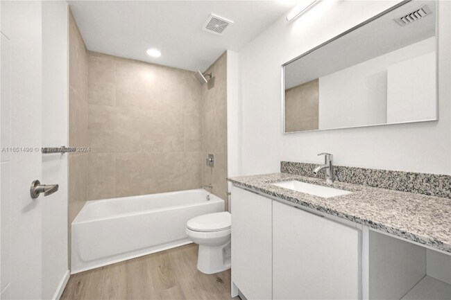 Foto del edificio - 475 NE 126th St